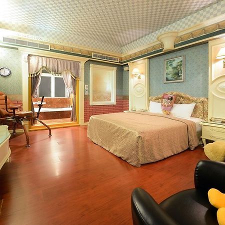 Holland Village Motel Tainan Bagian luar foto