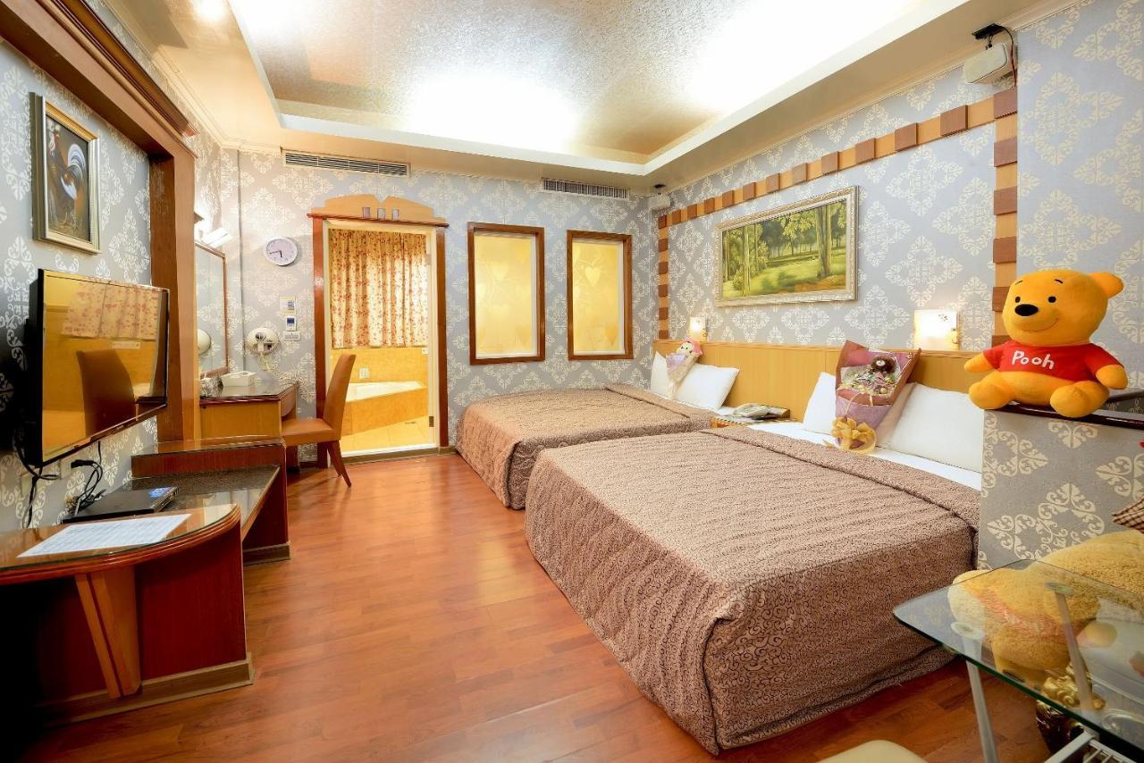 Holland Village Motel Tainan Bagian luar foto