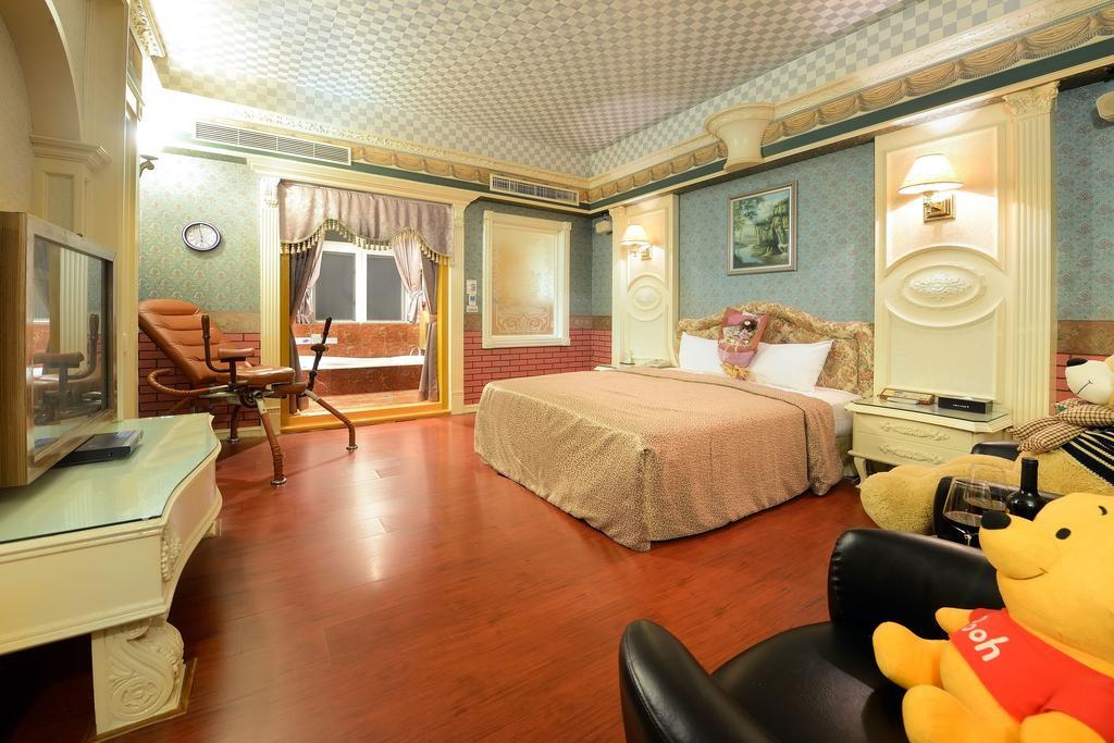 Holland Village Motel Tainan Bagian luar foto