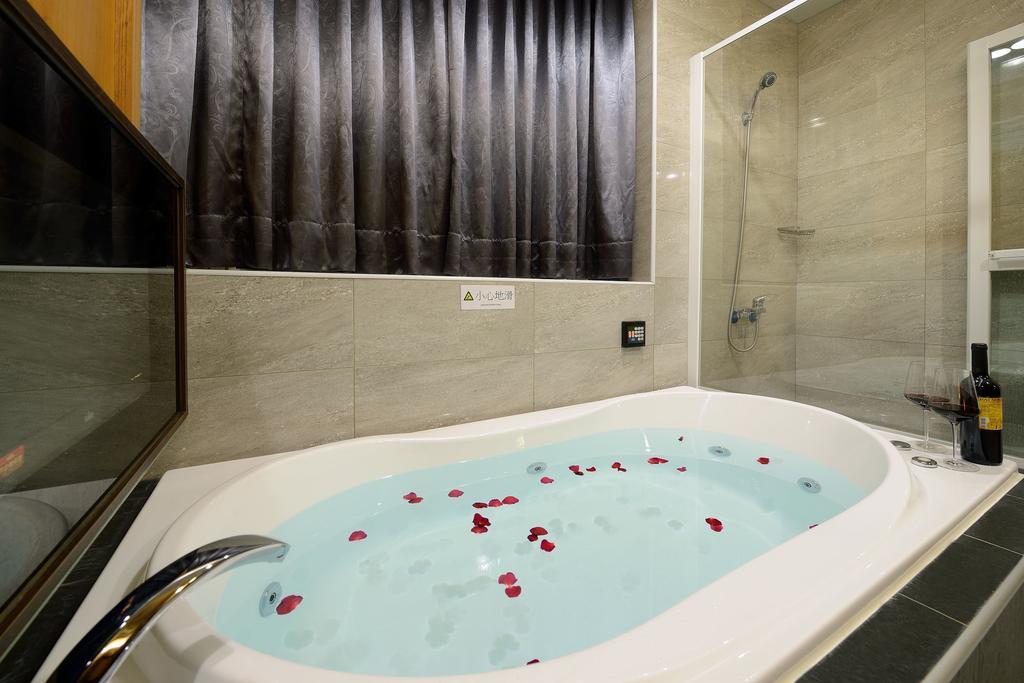 Holland Village Motel Tainan Bagian luar foto
