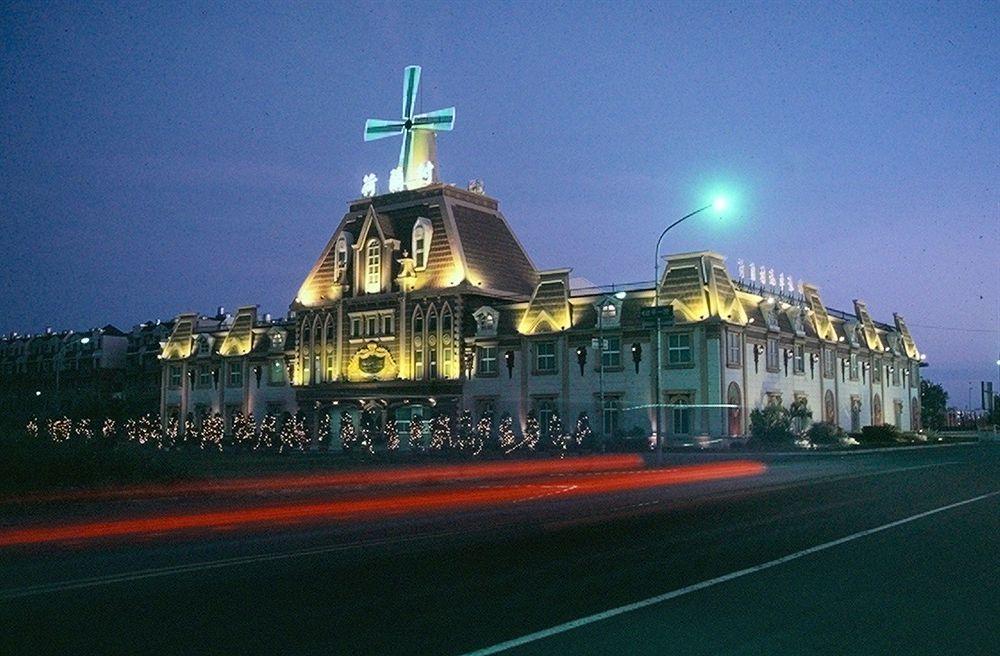 Holland Village Motel Tainan Bagian luar foto