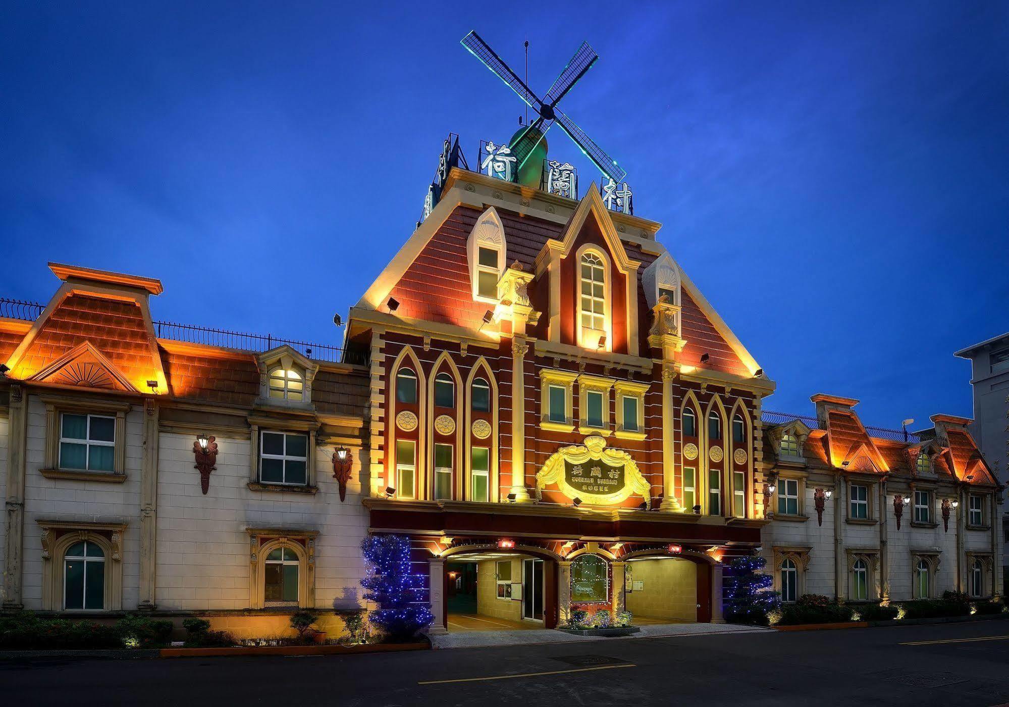 Holland Village Motel Tainan Bagian luar foto