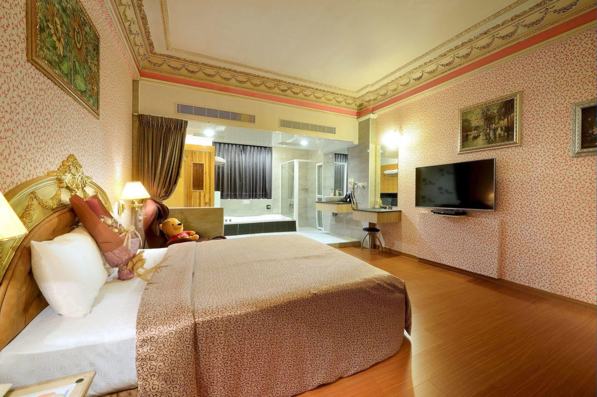 Holland Village Motel Tainan Bagian luar foto