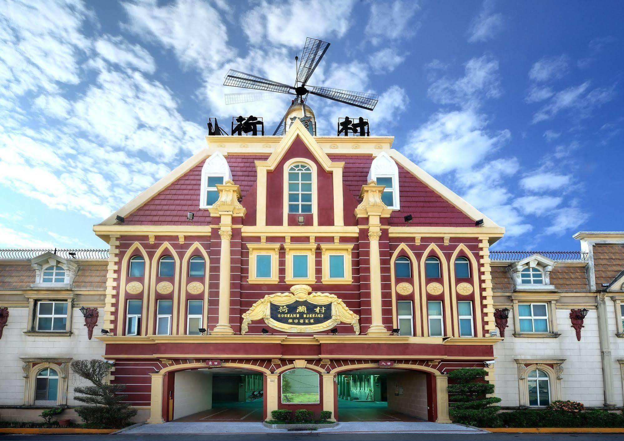 Holland Village Motel Tainan Bagian luar foto
