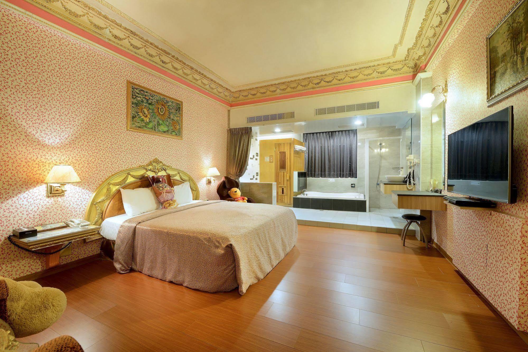 Holland Village Motel Tainan Bagian luar foto