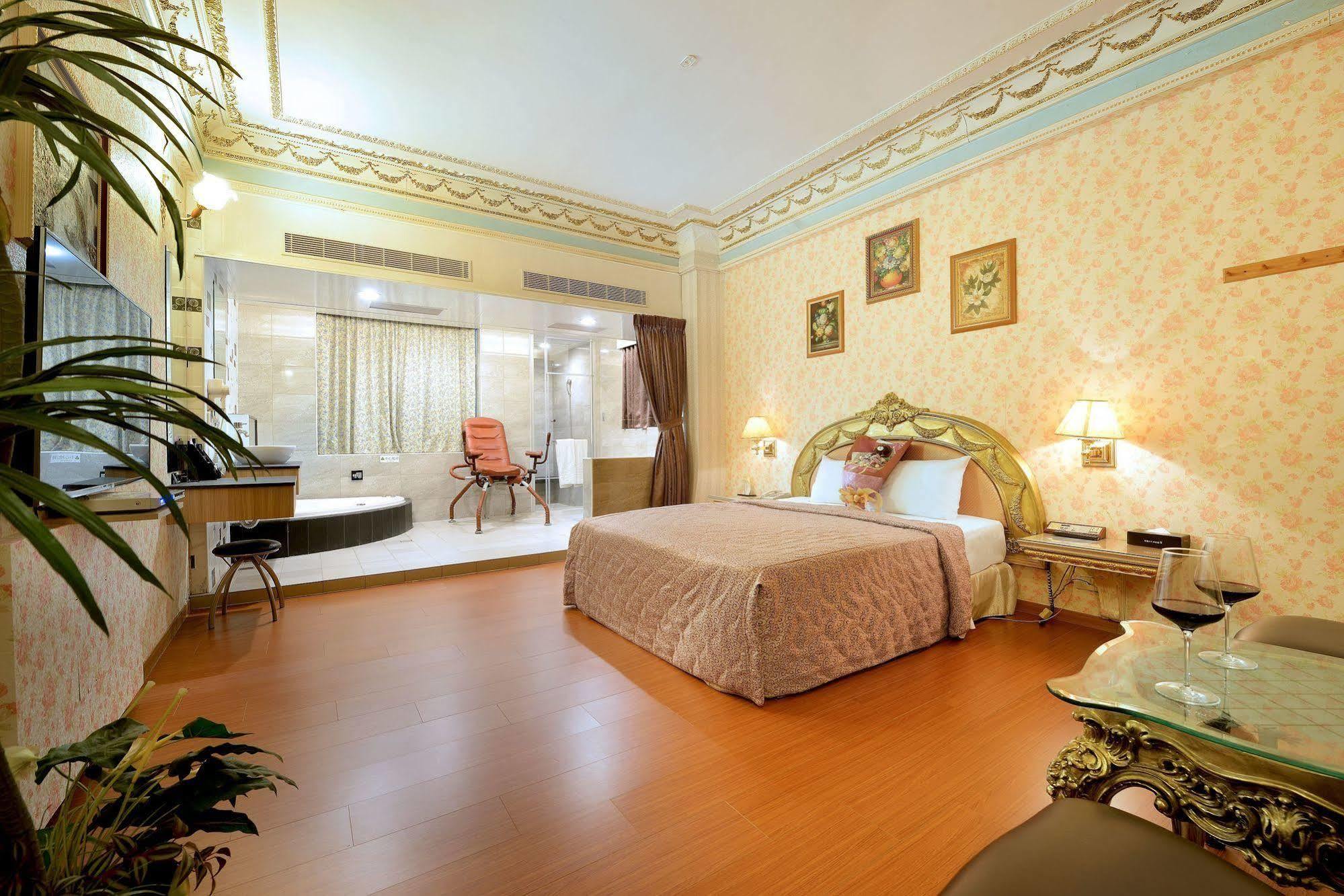 Holland Village Motel Tainan Bagian luar foto