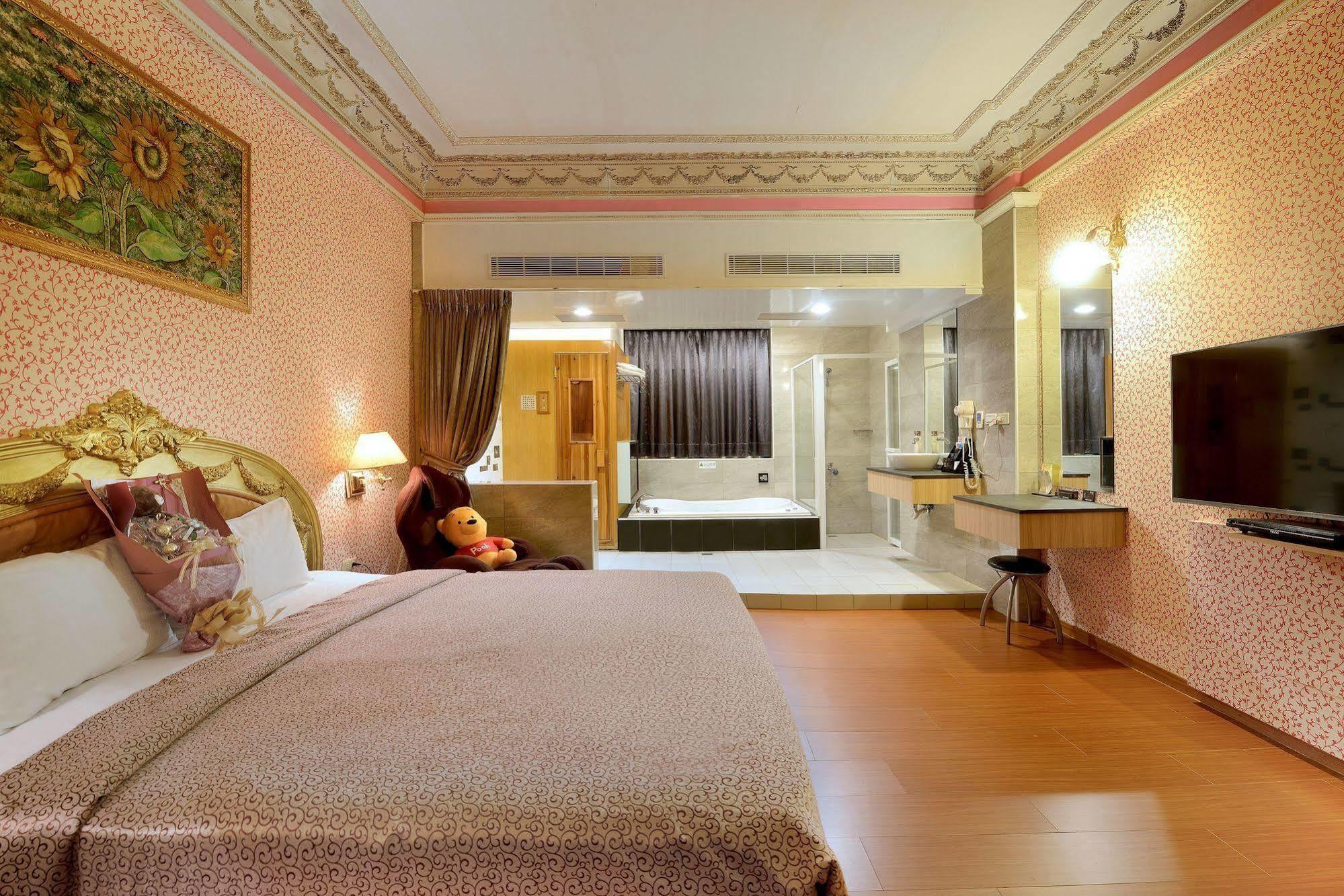 Holland Village Motel Tainan Bagian luar foto