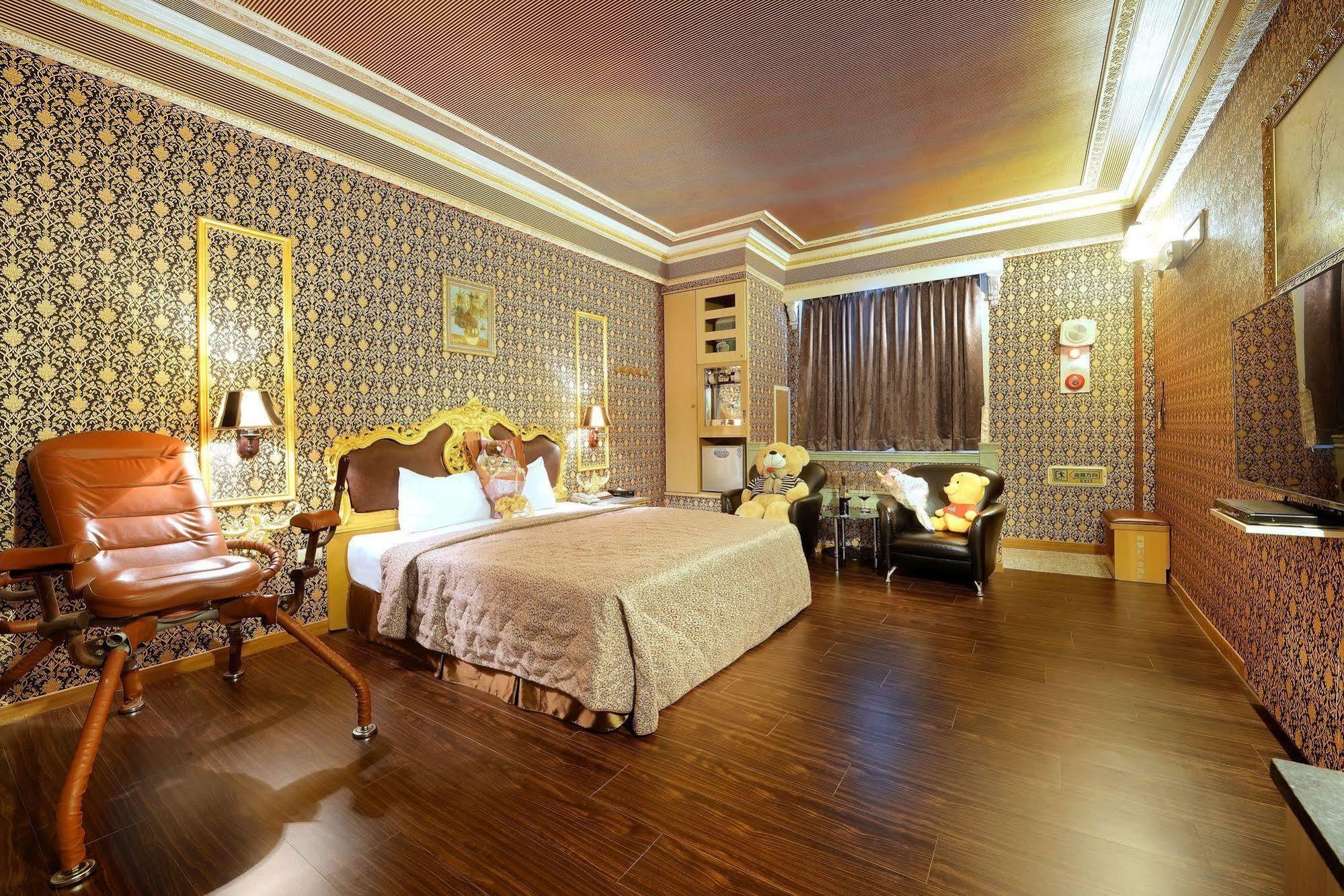 Holland Village Motel Tainan Bagian luar foto